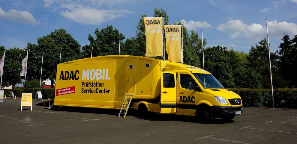 Der ADAC mit Prüf- und Servicemobil im Havelpark